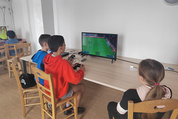 Vacances pour tous - colonies de vacances  - Saint-Priest-la-Roche - Mode Gamer