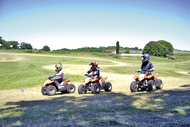 Vacances pour tous - colonies de vacances  - Saint-Pierre-Lafeuille/Cahors - Stage quad ou moto avec un pro