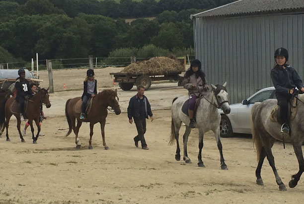 Vacances pour tous - colonies de vacances  - Plozévet - Horse academy à l'océan