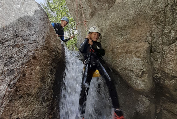 Vacances pour tous - colonies de vacances  - Corse Corte - Descente de canyon en Restonica