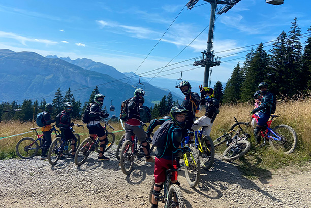 Vacances pour tous - colonies de vacances  - Neig'Alpes - les Carroz - En roue libre