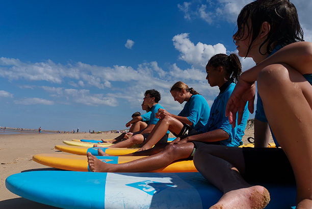 Vacances pour tous - colonies de vacances  - Mornac-sur-Seudre - Stage de surf  à l'océan